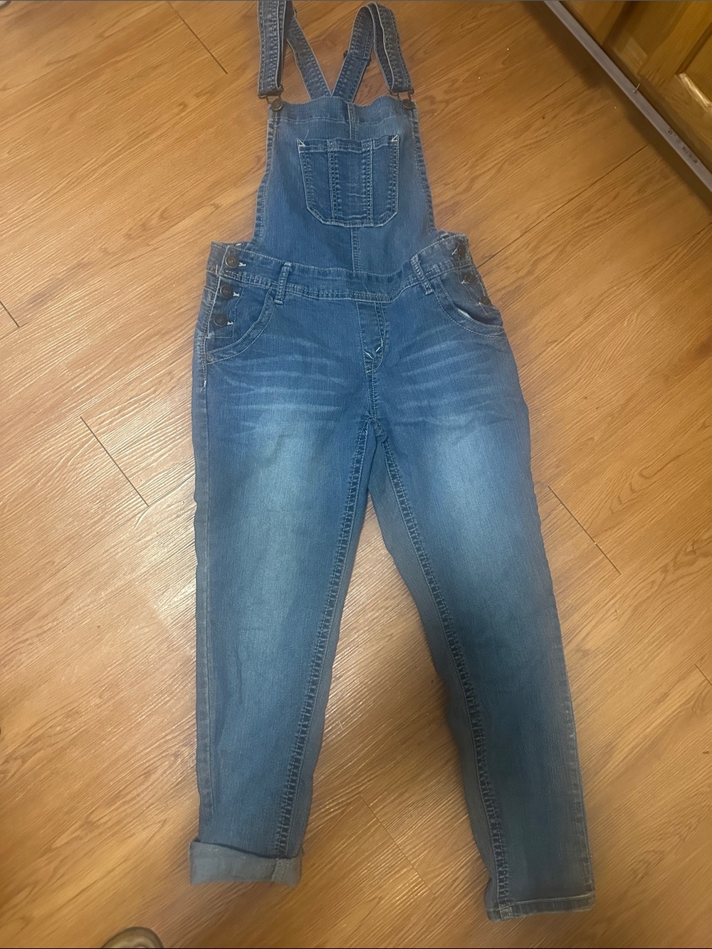 Classic Women's Denim Overalls in Washed Blue Size Medium-fits like a 5/6. Cute!